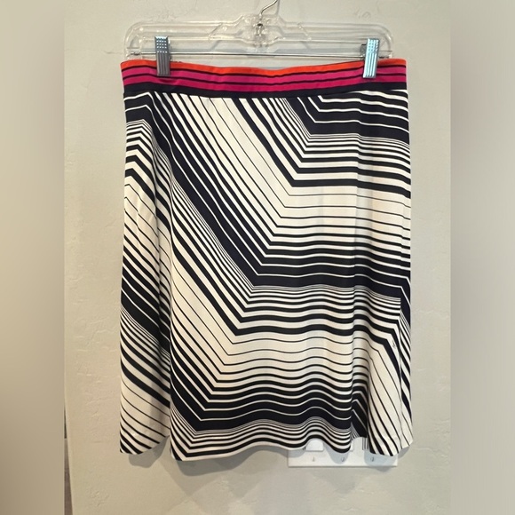 Trina Turk size Large black and white skirt - Picture 5 of 6